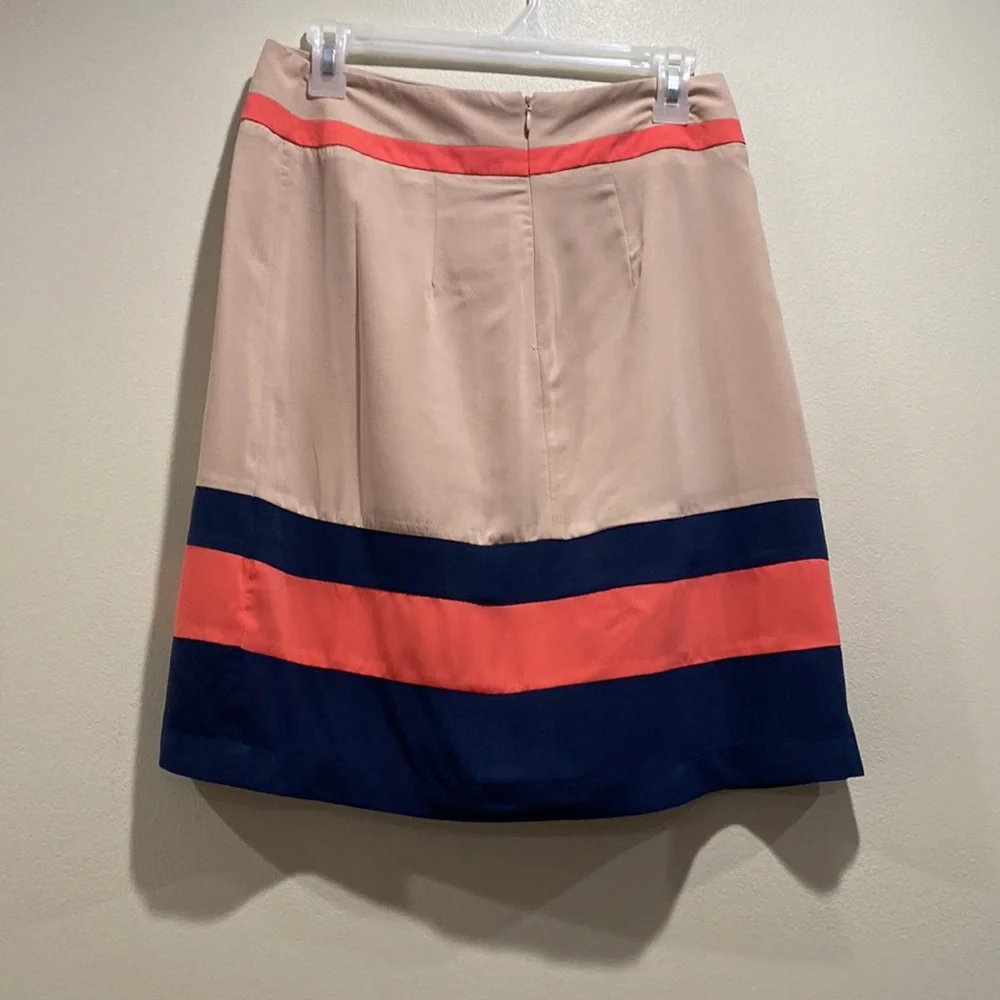Very soft lined skirt with three pleads on the side. Size 4
